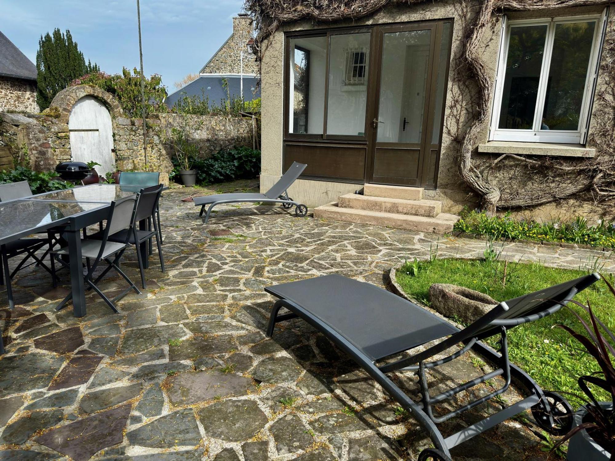 La Triolette, maison chaleureuse, indépendante et refaite à neuf dans le Vieux Coutainville, tourisme ou télétravail Agon-Coutainville Extérieur photo